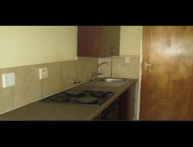 2 BEDROOM APARTMENT FOR SALE IN KEMPTON PARK